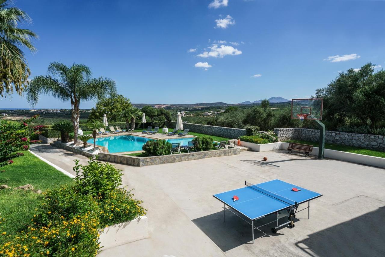 Villa Villa Anna With Private Pool, Play Area & Bbq, 5Km From The Beach *