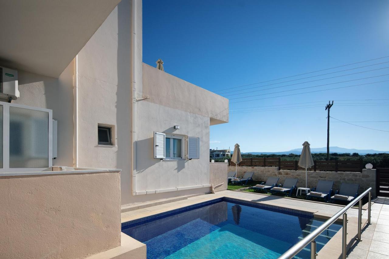 Holiday home 7 Bedroom With Pool, 700m From The Beach!