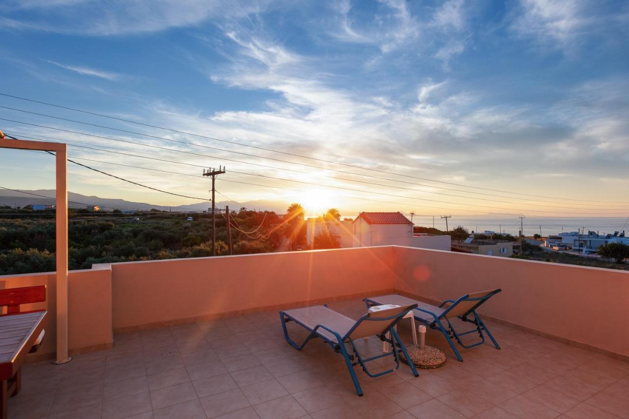 7 Bedroom With Pool, 700m From The Beach!