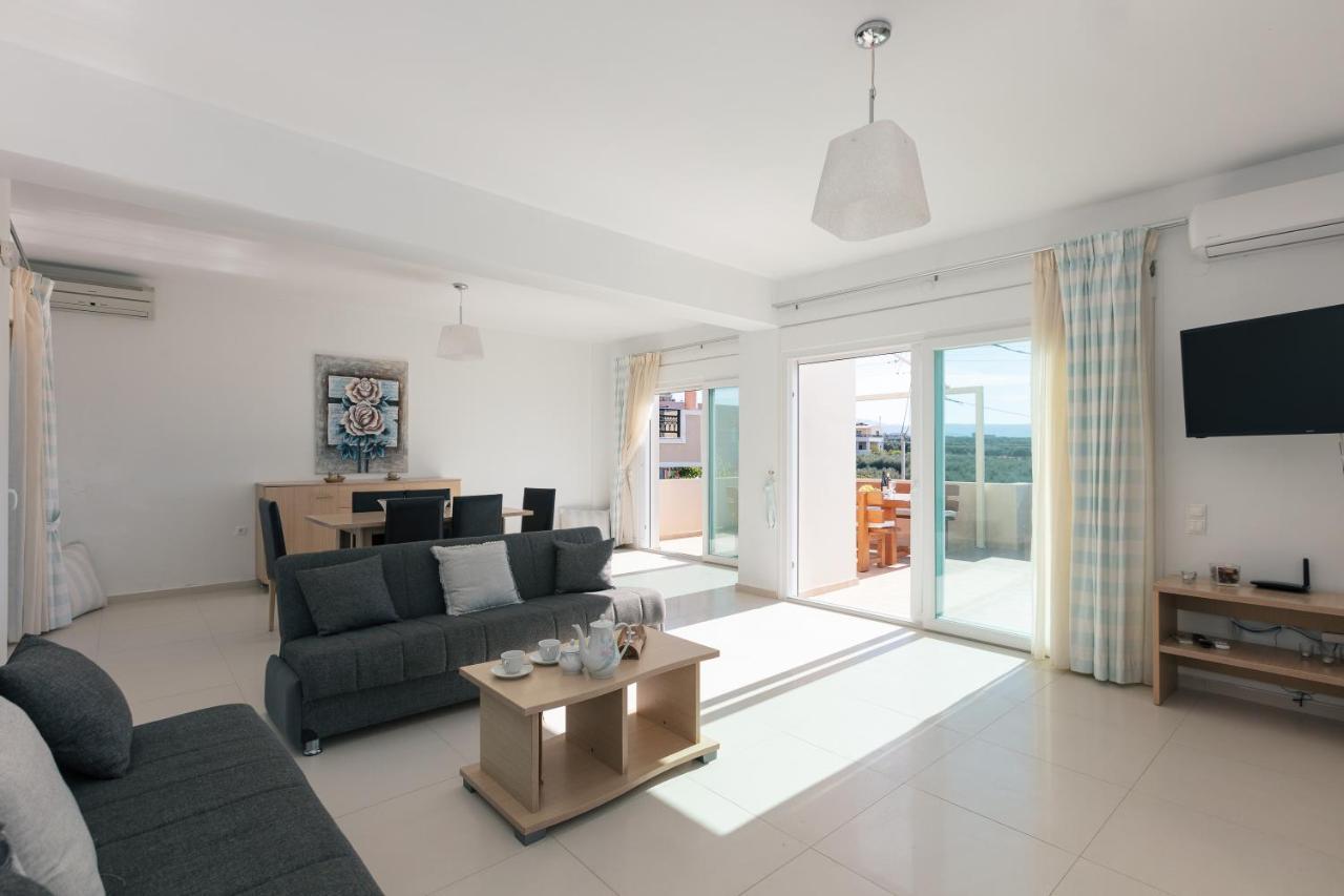 7 Bedroom With Pool, 700m From The Beach! Holiday home Prinos (Crete)