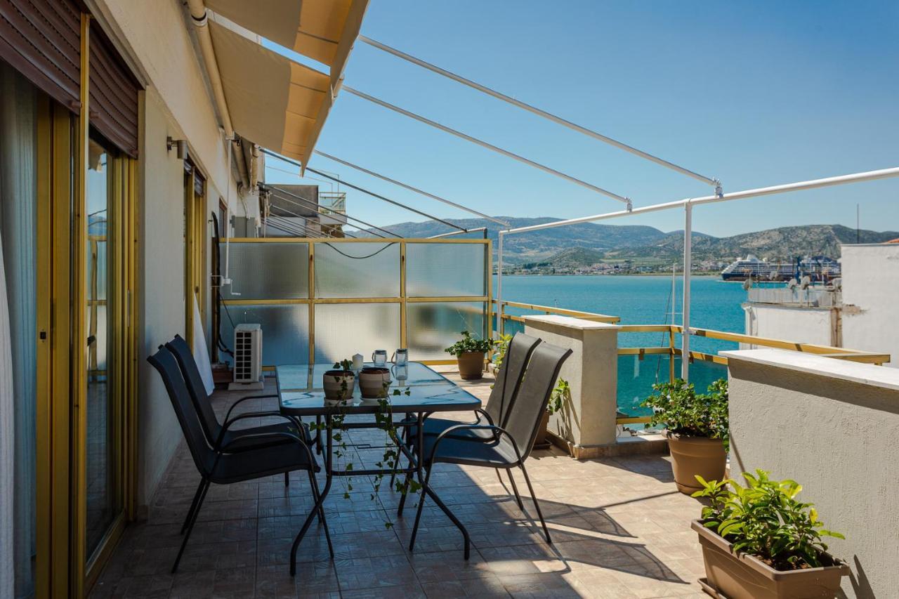 Apartment Cozy Seaside Penthouse With Sea & Mountain View. Volos