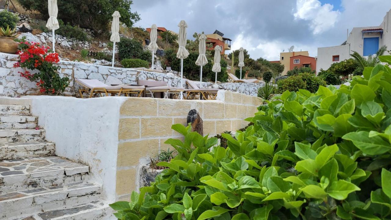 Entire Full View 3 Bedrooms 3 Bathrooms 3 Kitchens Villa