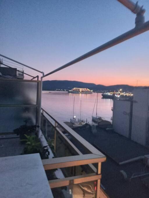 Apartment Cozy Seaside Penthouse With Sea & Mountain View. Volos