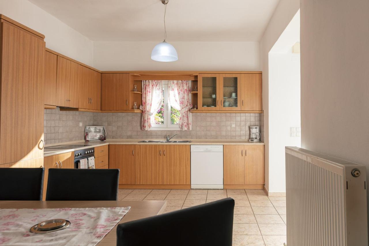 Holiday home 7 Bedroom With Pool, 700m From The Beach! Prinos (Crete)
