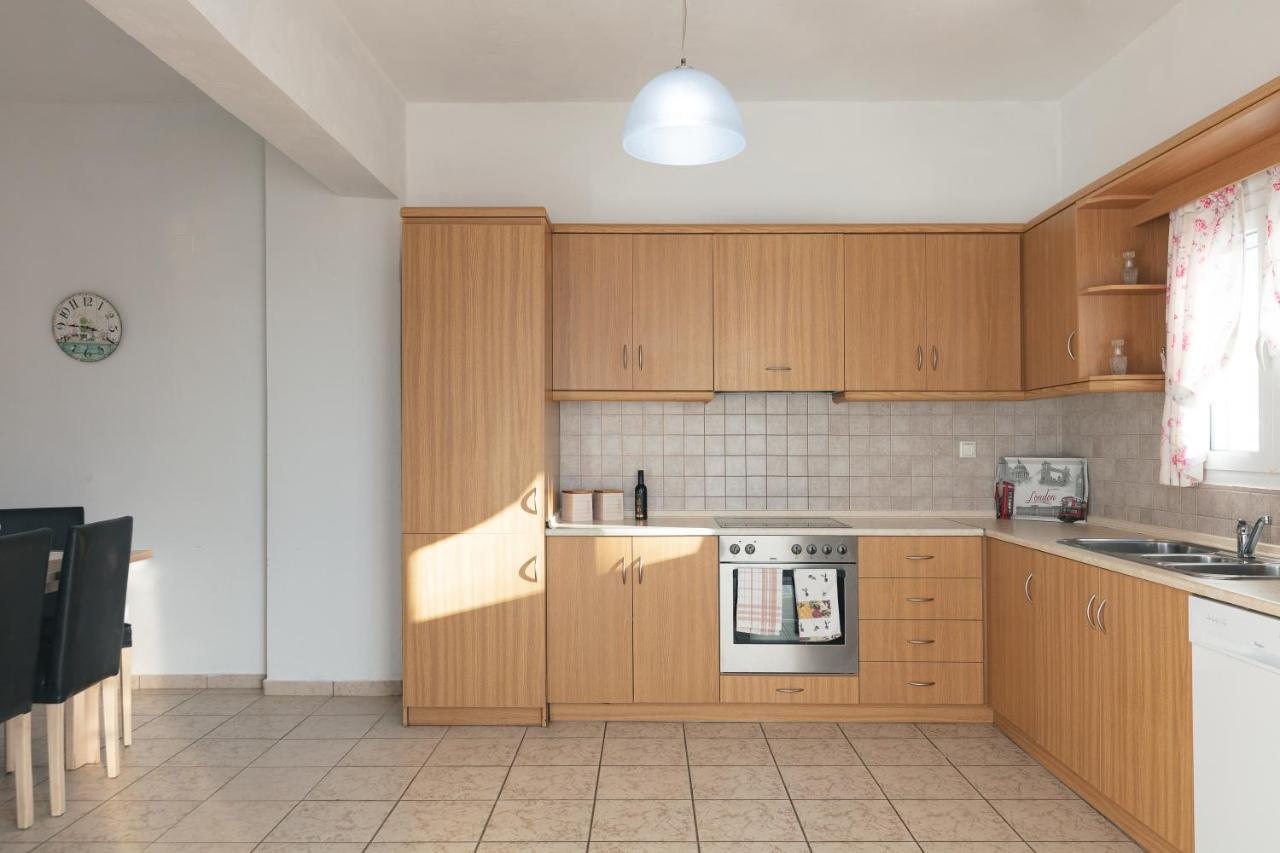 7 Bedroom With Pool, 700m From The Beach! * Prinos (Crete)