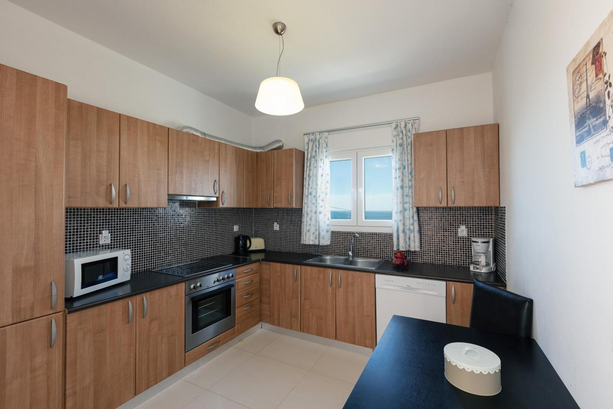 Holiday home 7 Bedroom With Pool, 700m From The Beach!