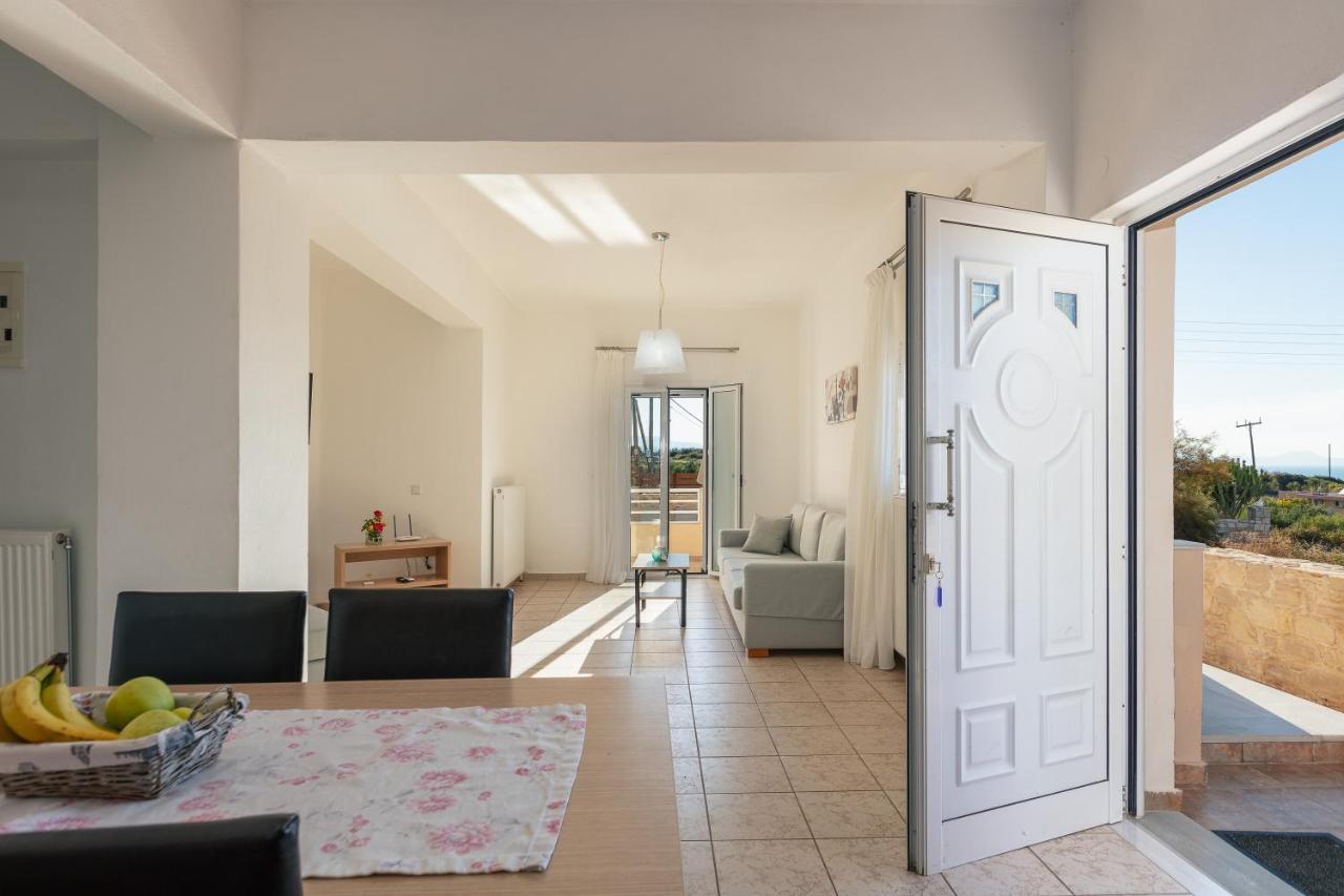 7 Bedroom With Pool, 700m From The Beach! Holiday home