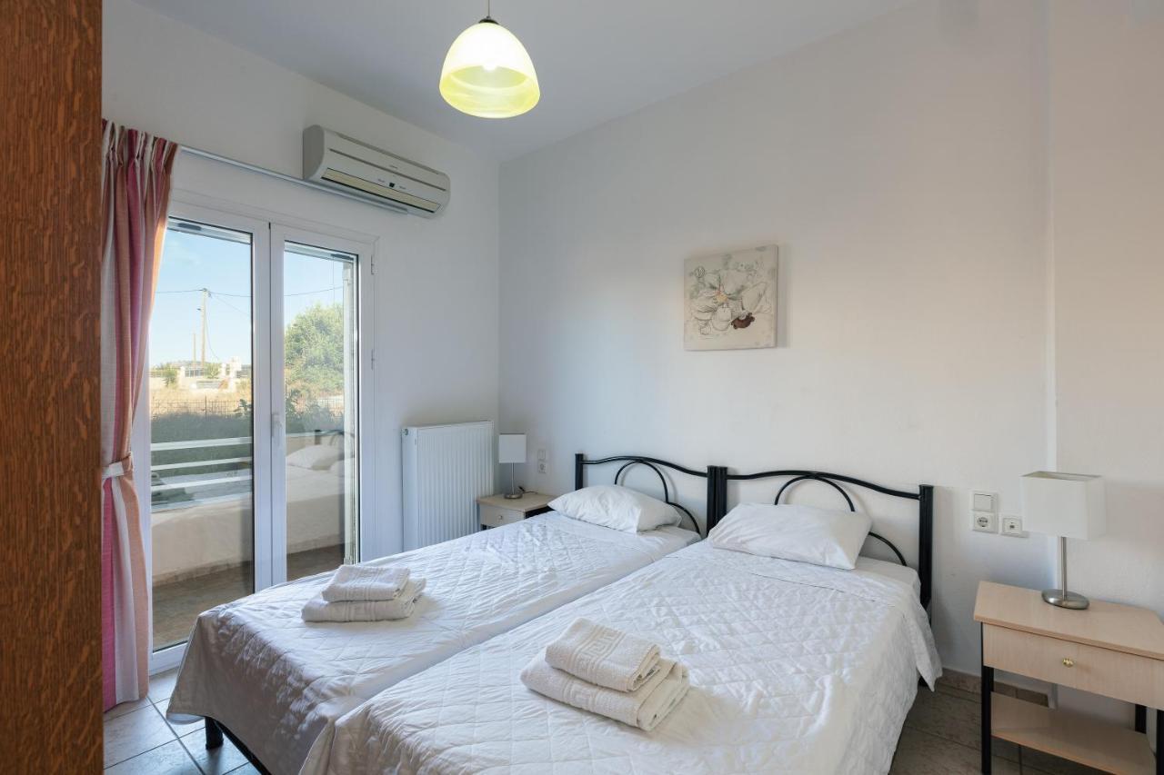 7 Bedroom With Pool, 700m From The Beach!