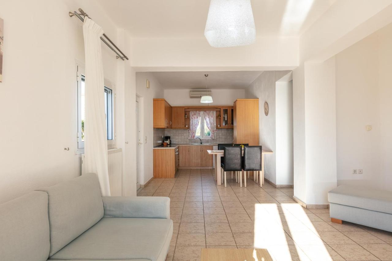7 Bedroom With Pool, 700m From The Beach! *