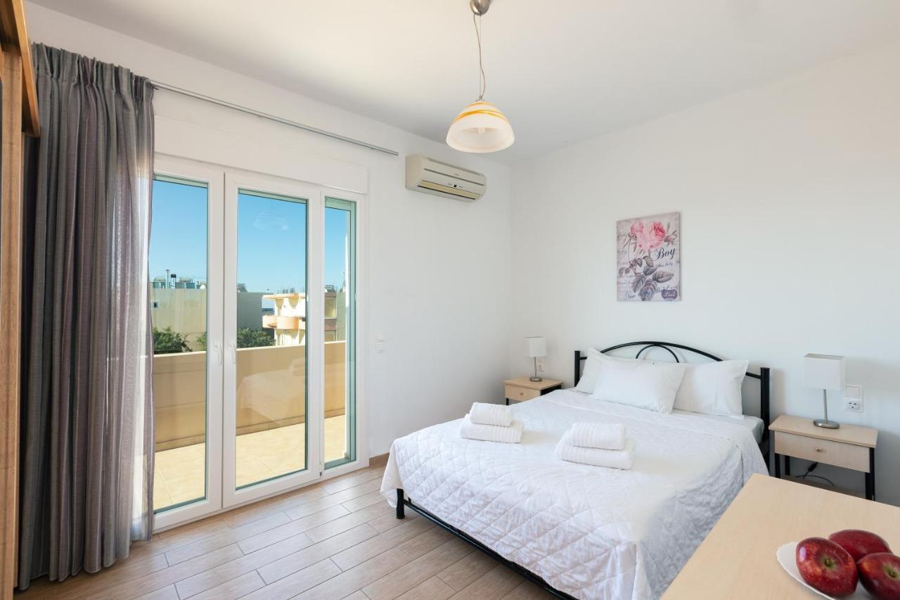7 Bedroom With Pool, 700m From The Beach! Holiday home *