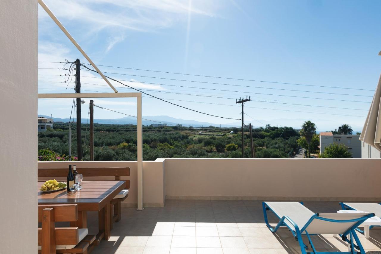 7 Bedroom With Pool, 700m From The Beach! *
