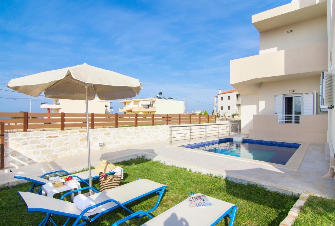 7 Bedroom With Pool, 700m From The Beach! Holiday home