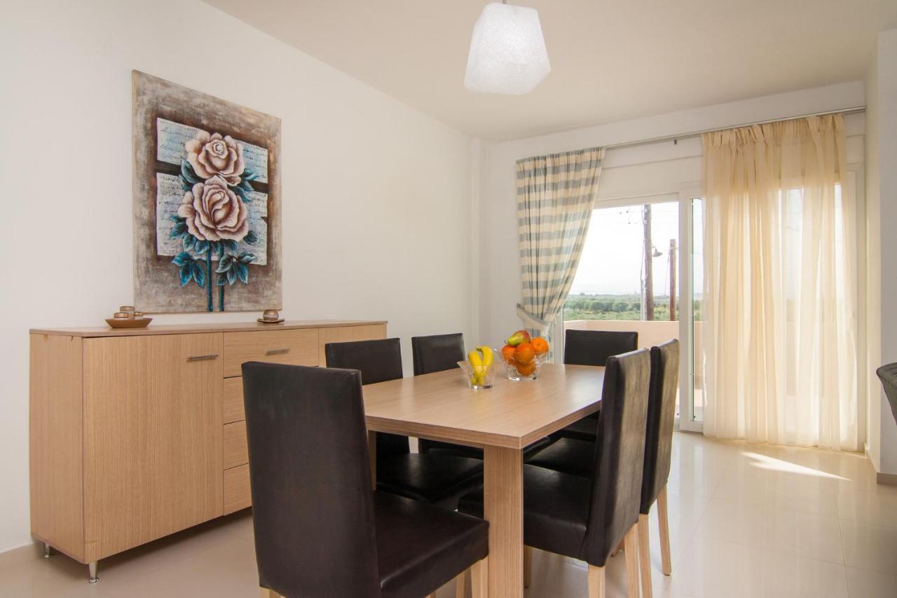 7 Bedroom With Pool, 700m From The Beach! Holiday home