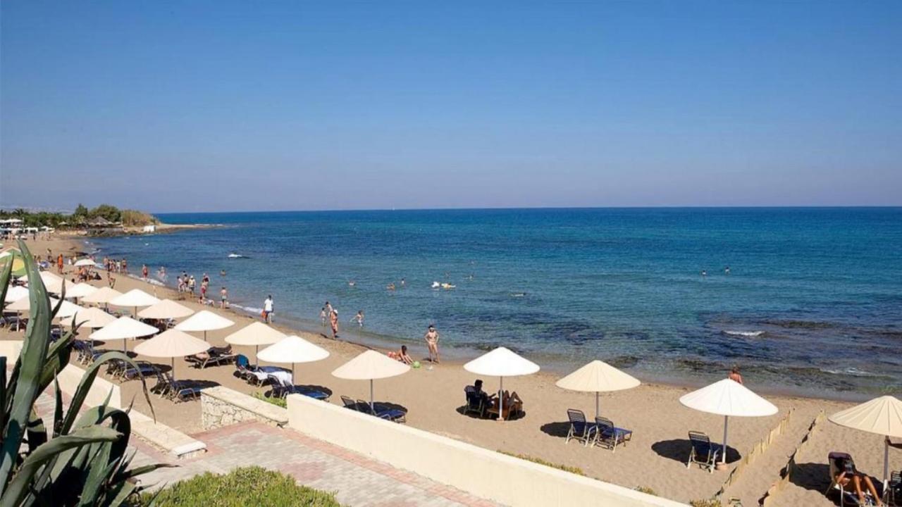 7 Bedroom With Pool, 700m From The Beach! *
