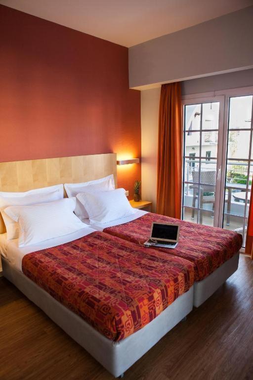 Kronos Hotel