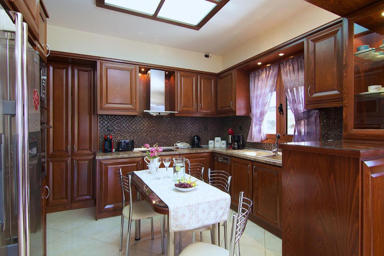 Eva & Dimitrios Villas, Captivating Oasis With Pools & Bbq, By Thinkvilla Villa *