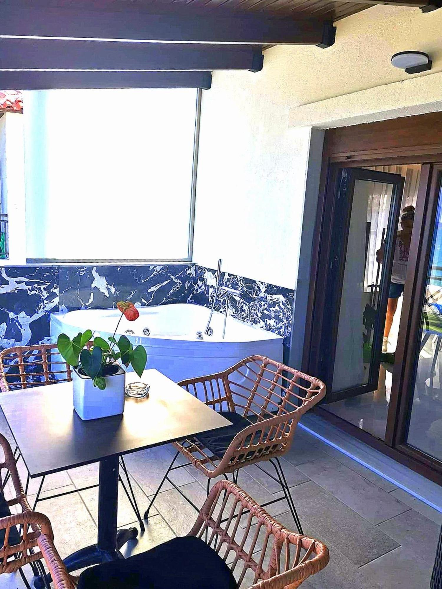 Lux Sea Front Avra *