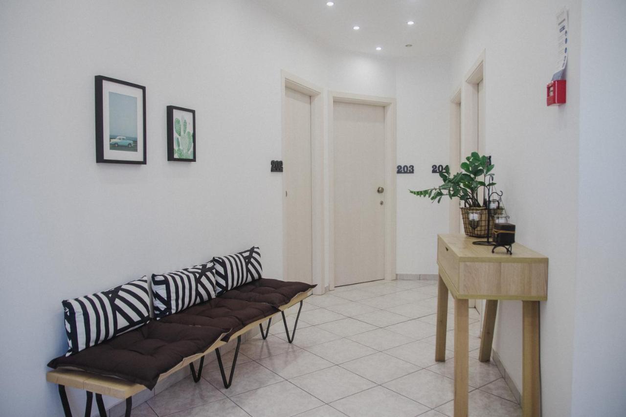 Apartment Minimal Culture Boutique