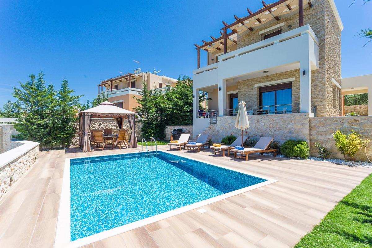 Villa Roupes Ii, Family Villa, Fantastic Views, Private Pool Roupai