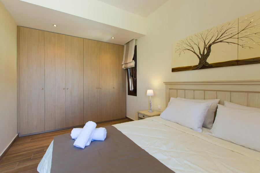 Villa Roupes Ii, Family Villa, Fantastic Views, Private Pool