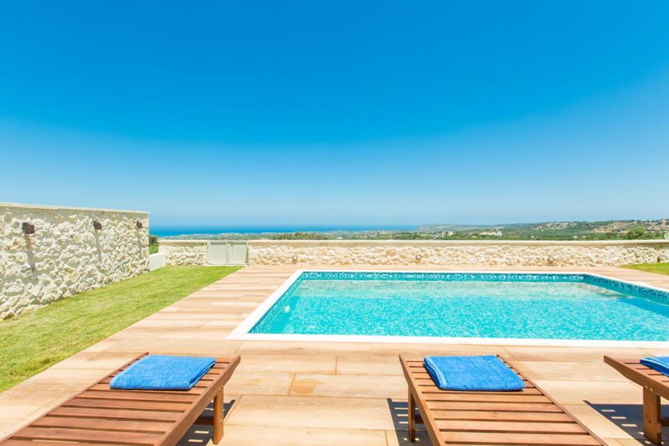 Villa Roupes Ii, Family Villa, Fantastic Views, Private Pool Roupai
