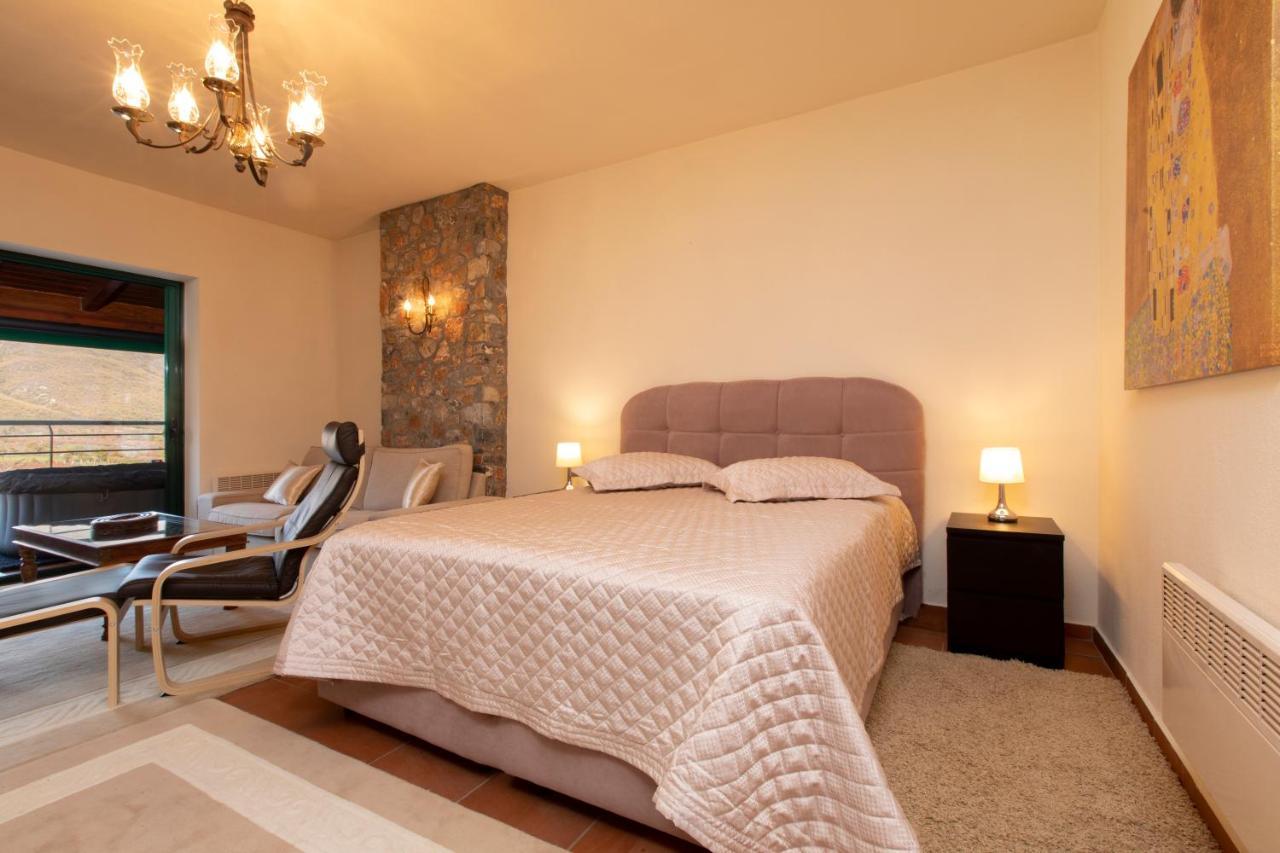 Voras 180° View Chalet *