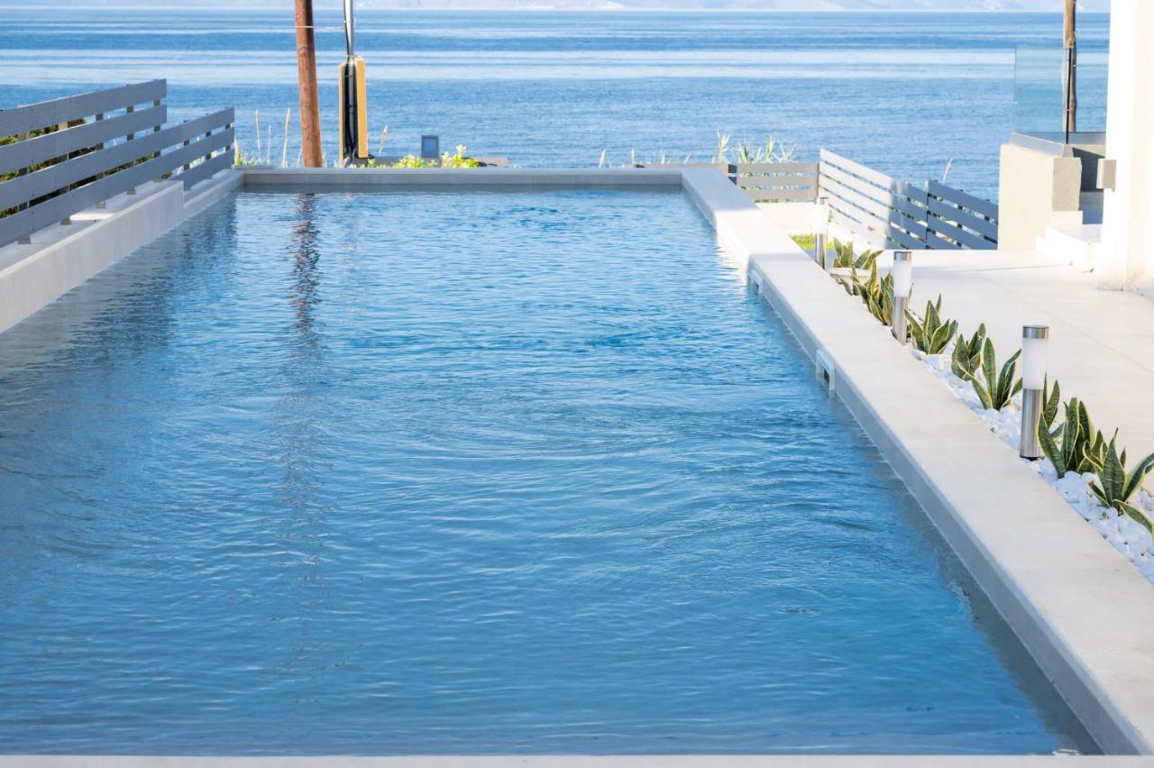 Theros Aparthotel Dhiminio