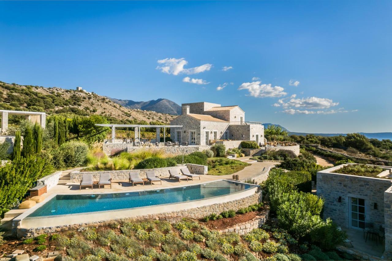 Aria Estate & Hotel 4*
