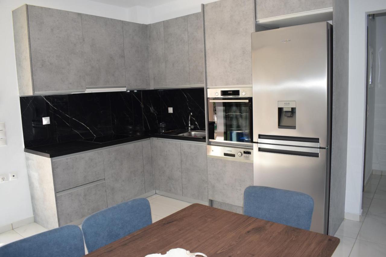 Apartment Black & White Divarata