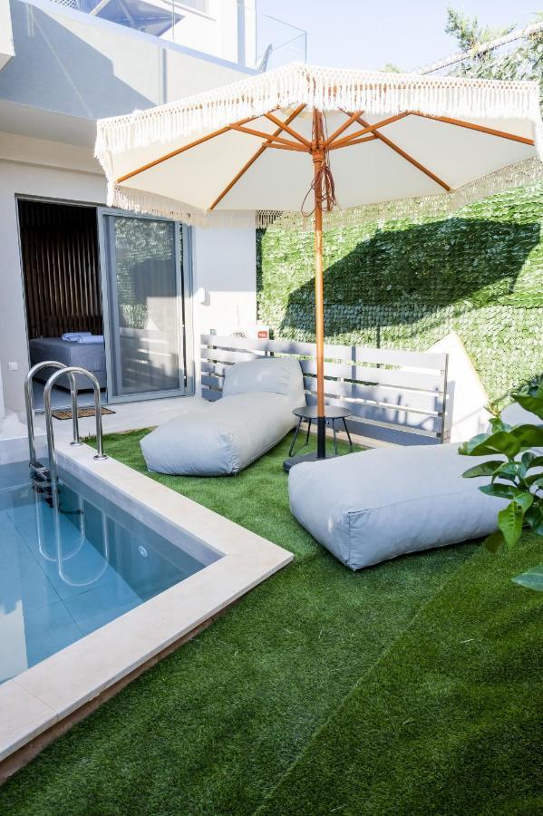 Theros Aparthotel *