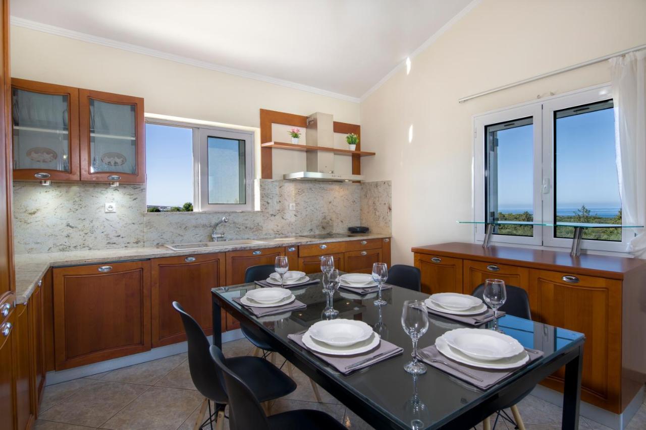Holiday home Ifigeneia Private Hot Tub *