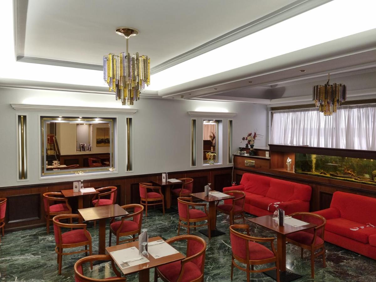 Hotel Savoy Piraeus