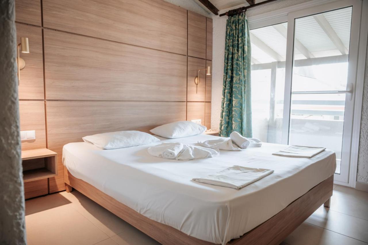 Hotel Platon 3*
