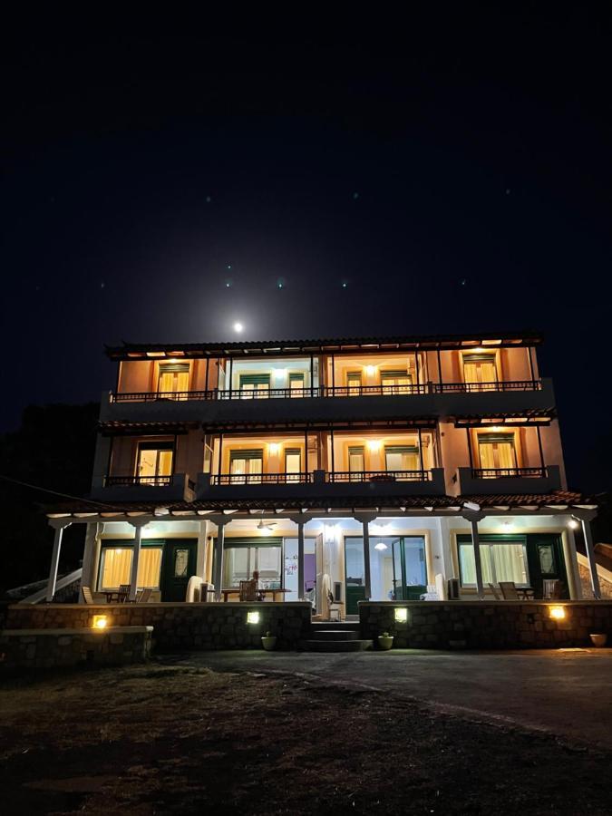 Niriides Hotel *