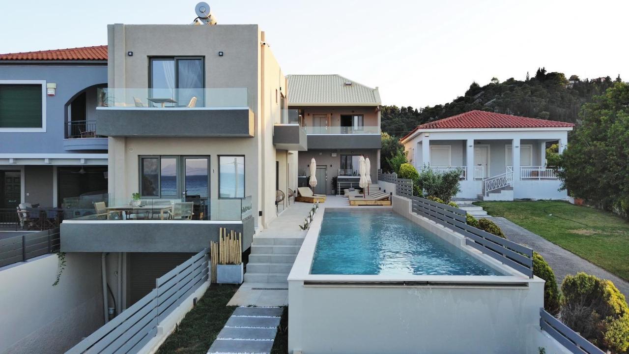 Theros Aparthotel