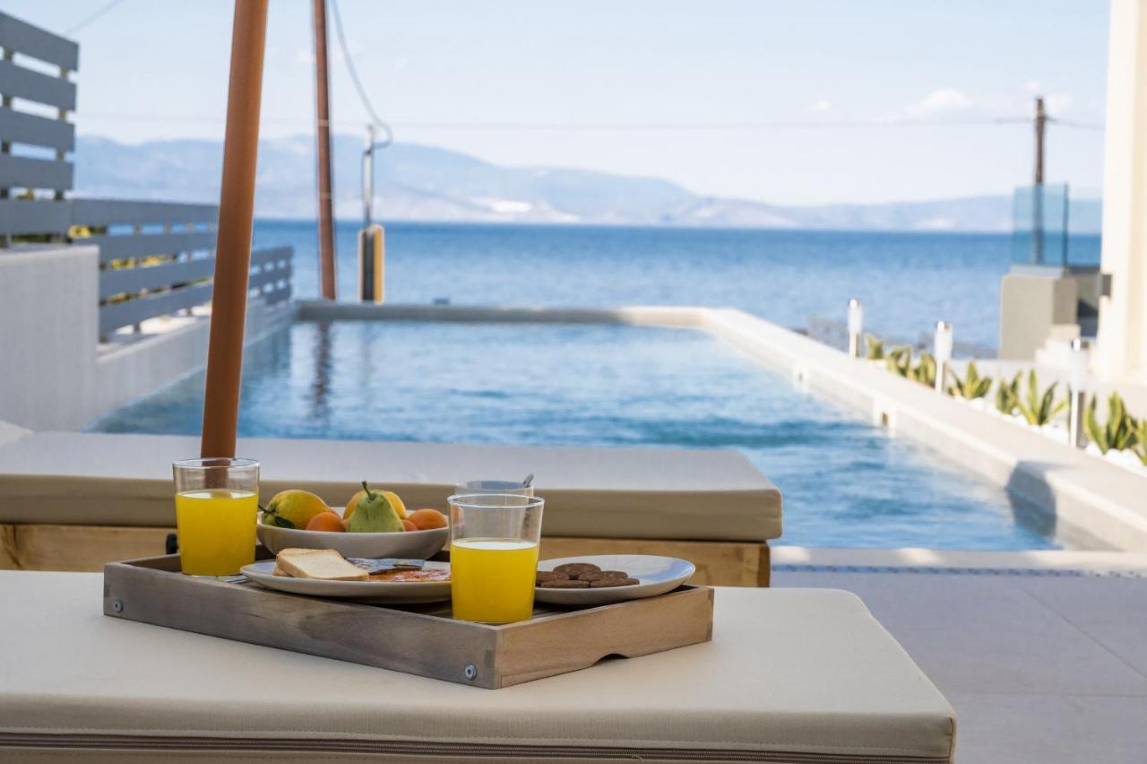 Theros Aparthotel