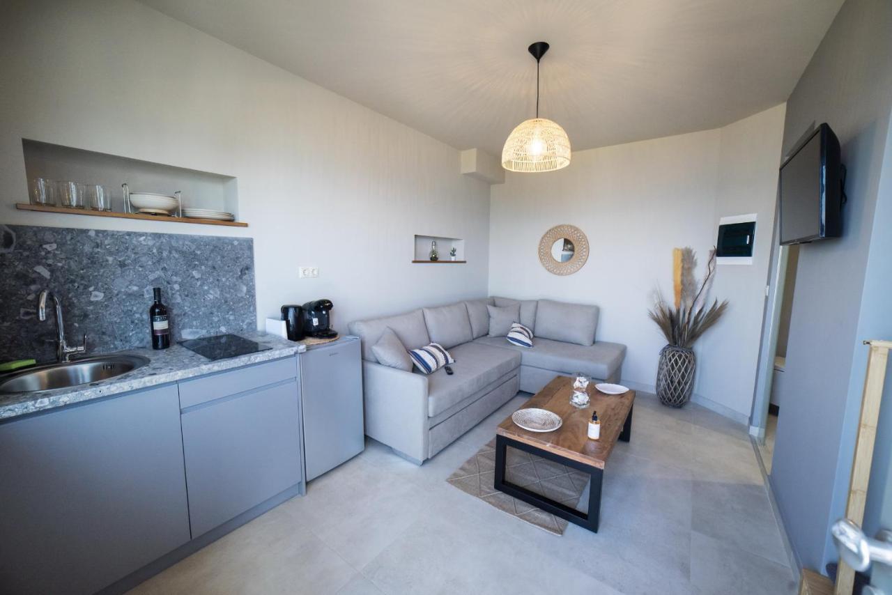 Aparthotel Theros *