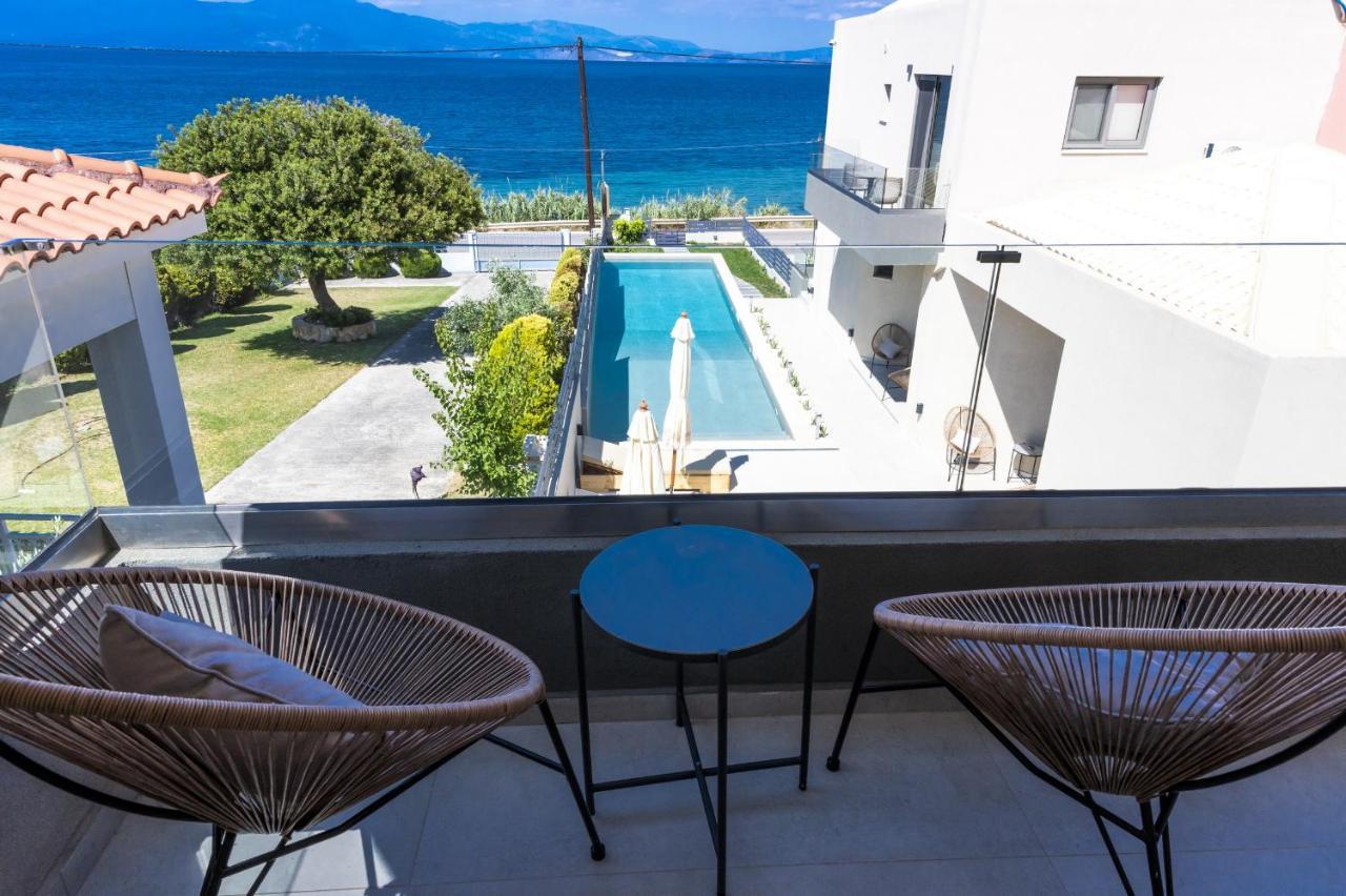 Theros Aparthotel *