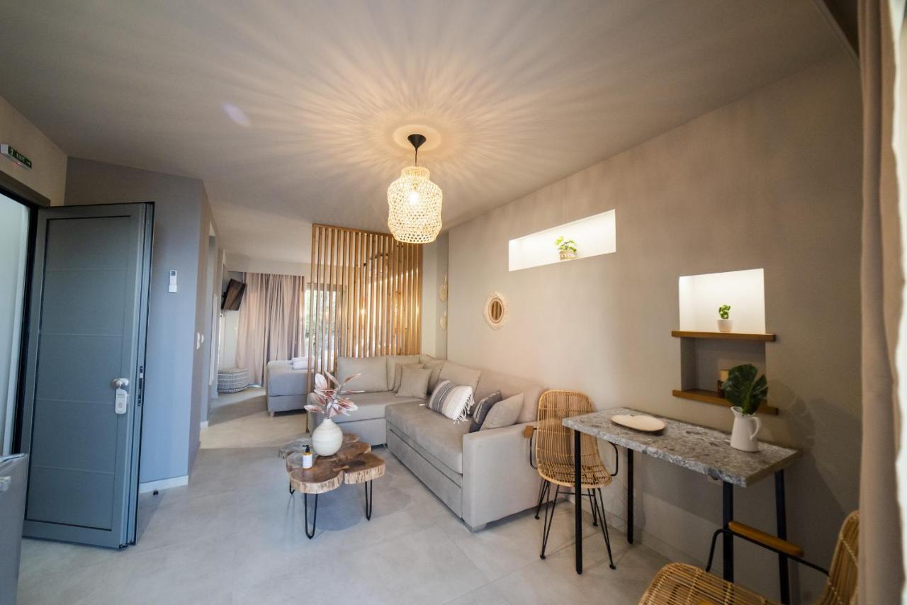 Theros Aparthotel Dhiminio