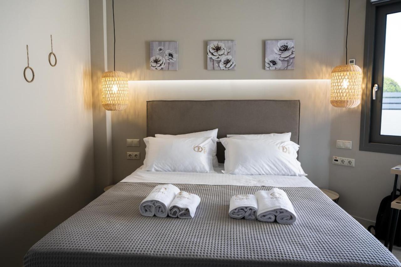 Theros Aparthotel