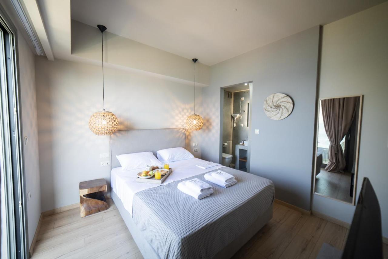 Theros Aparthotel *
