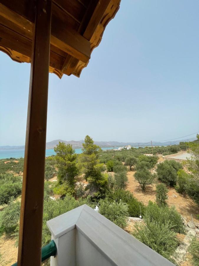 Hotel Niriides *