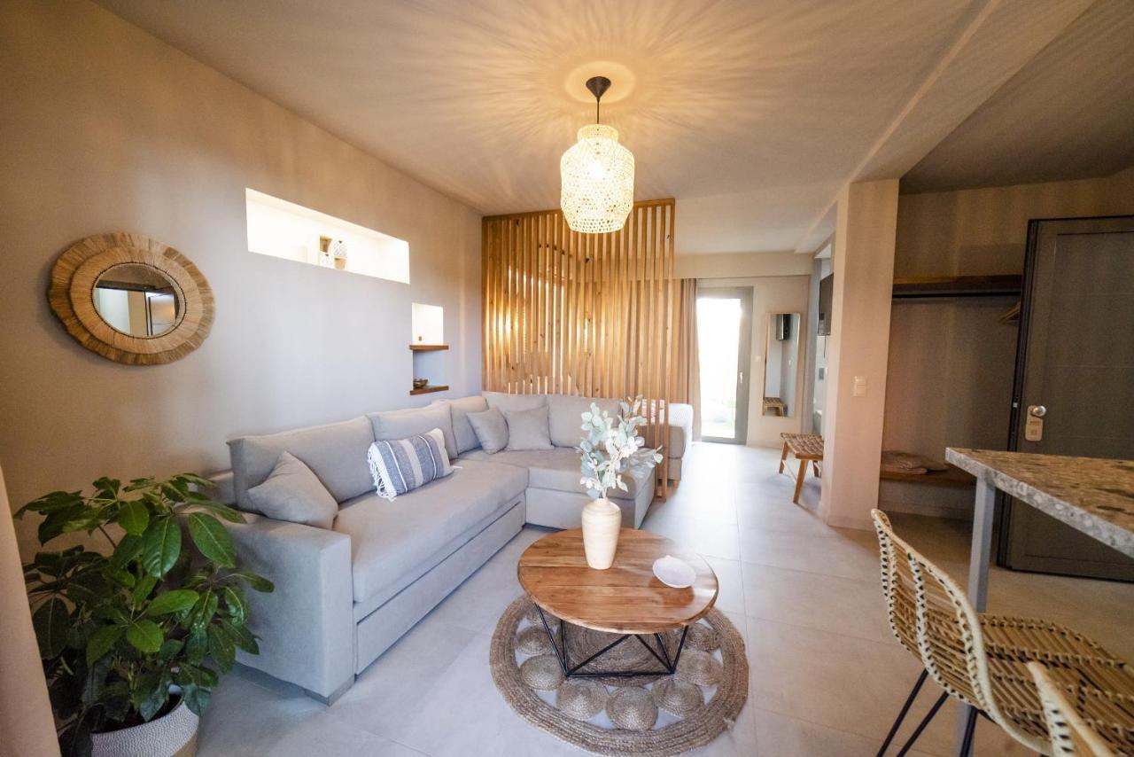 Theros Aparthotel Dhiminio