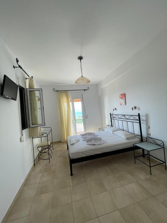 Hotel Niriides *