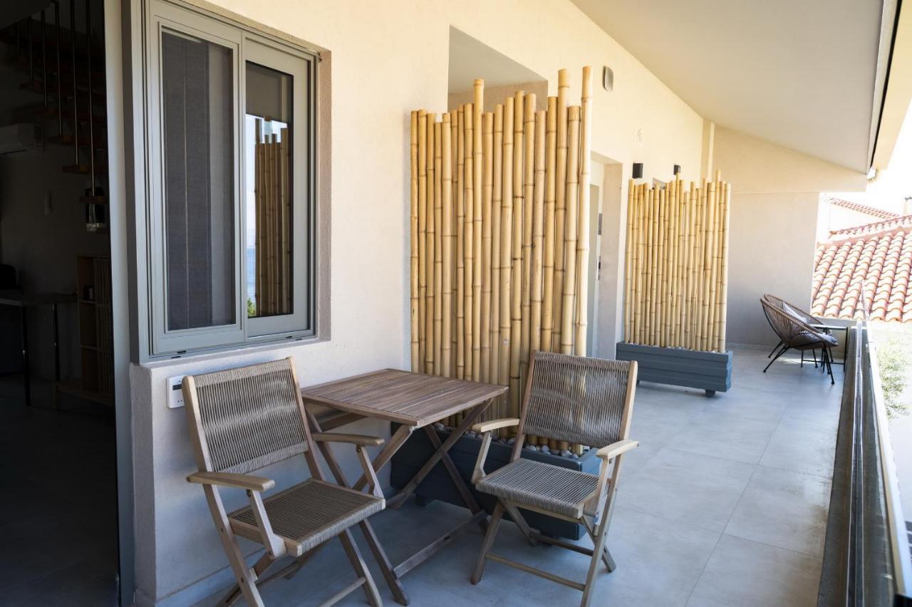 Theros Aparthotel *