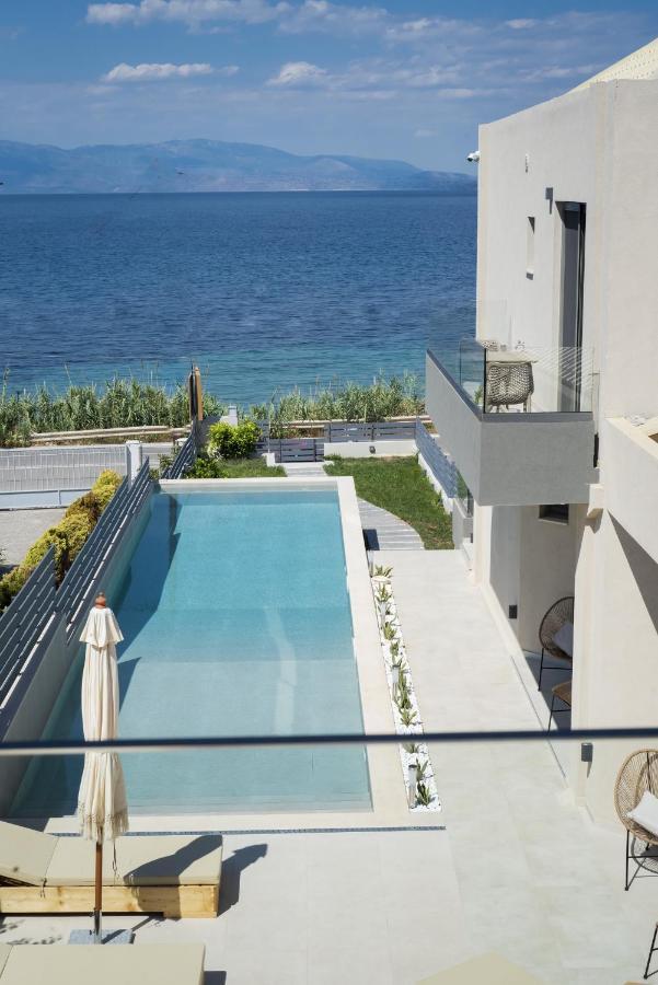 Theros Aparthotel Dhiminio