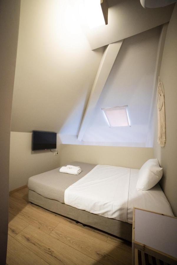 Theros Aparthotel