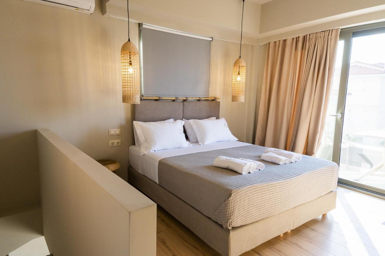 Theros Aparthotel Dhiminio