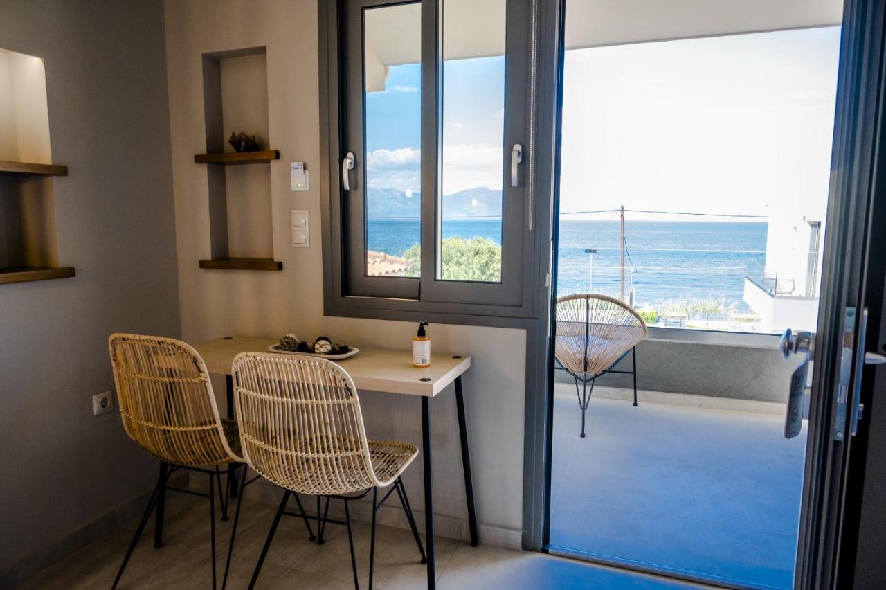Theros Aparthotel *