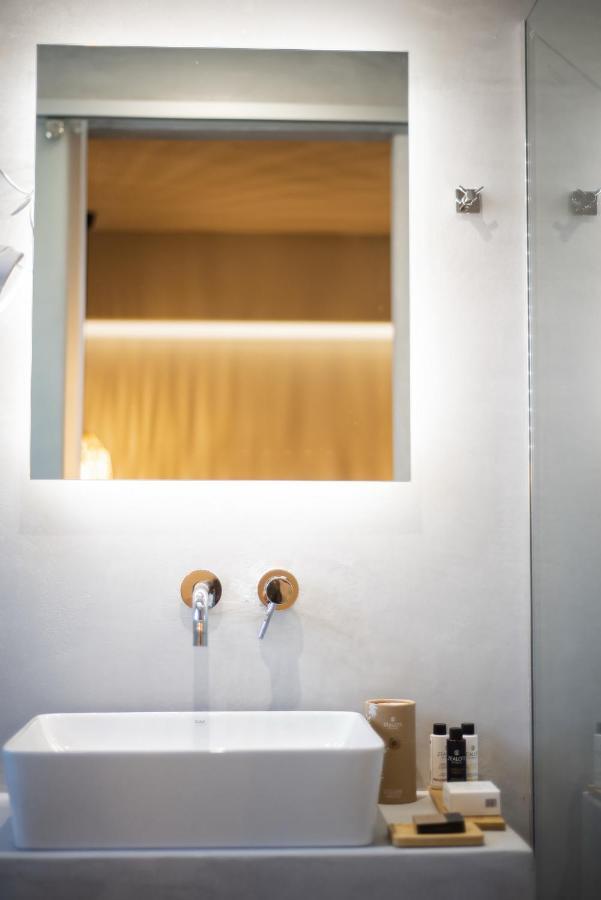 Theros Aparthotel Dhiminio